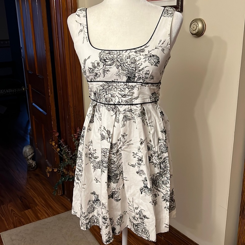Tweeze Me Dress White and Black Sz 5